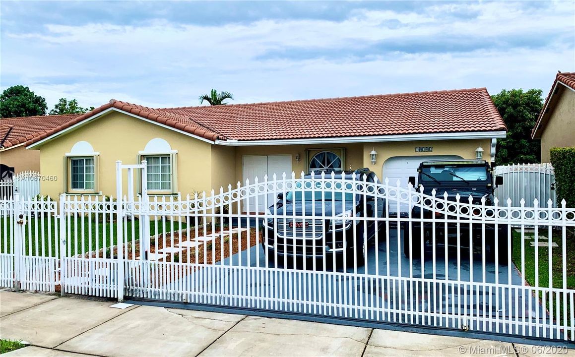 Recently Rented: $2,600 (4 beds, 2 baths, 1630 Square Feet)