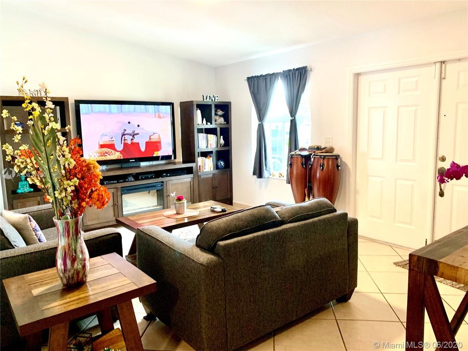 Recently Rented: $2,600 (4 beds, 2 baths, 1630 Square Feet)