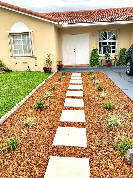 Recently Rented: $2,600 (4 beds, 2 baths, 1630 Square Feet)