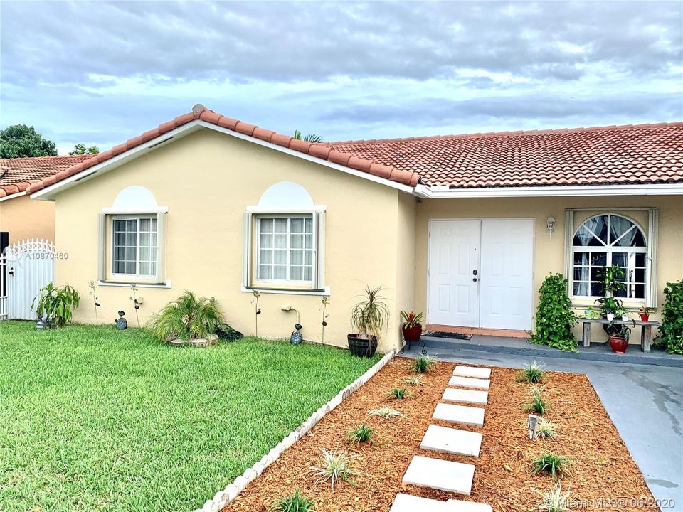 Recently Rented: $2,600 (4 beds, 2 baths, 1630 Square Feet)