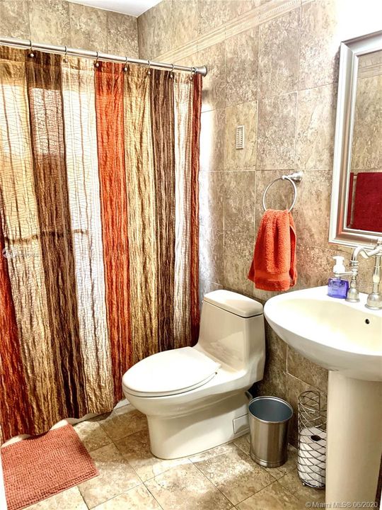 Recently Rented: $2,600 (4 beds, 2 baths, 1630 Square Feet)