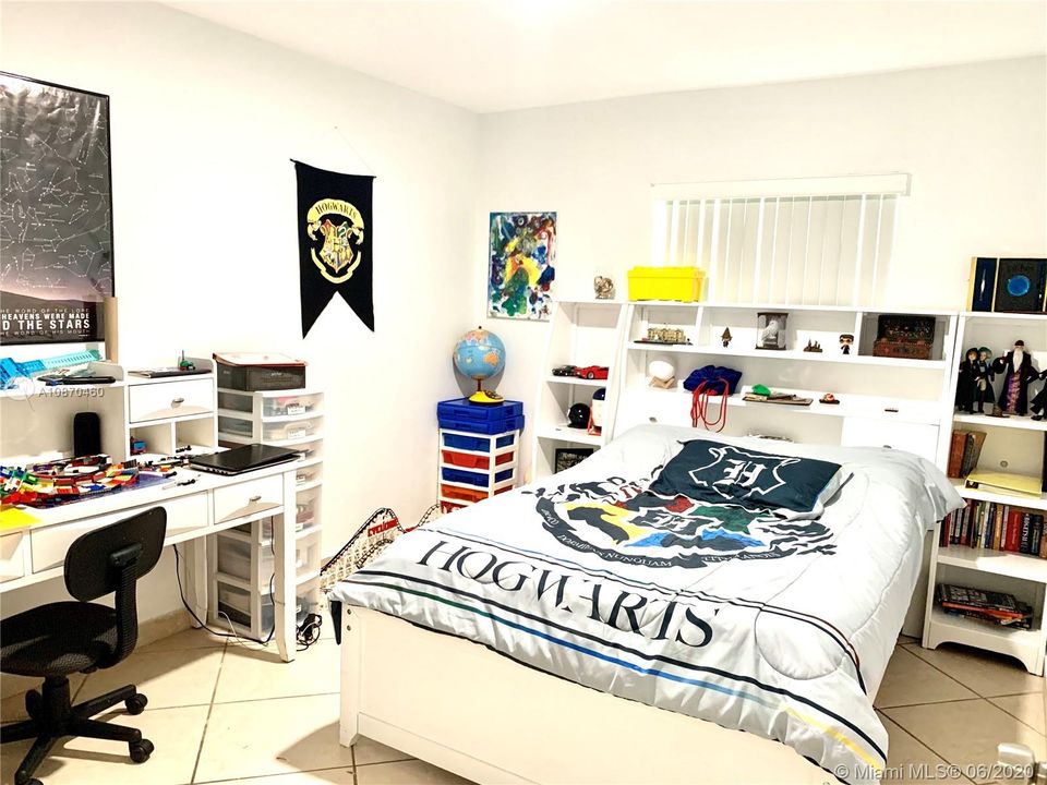 Recently Rented: $2,600 (4 beds, 2 baths, 1630 Square Feet)