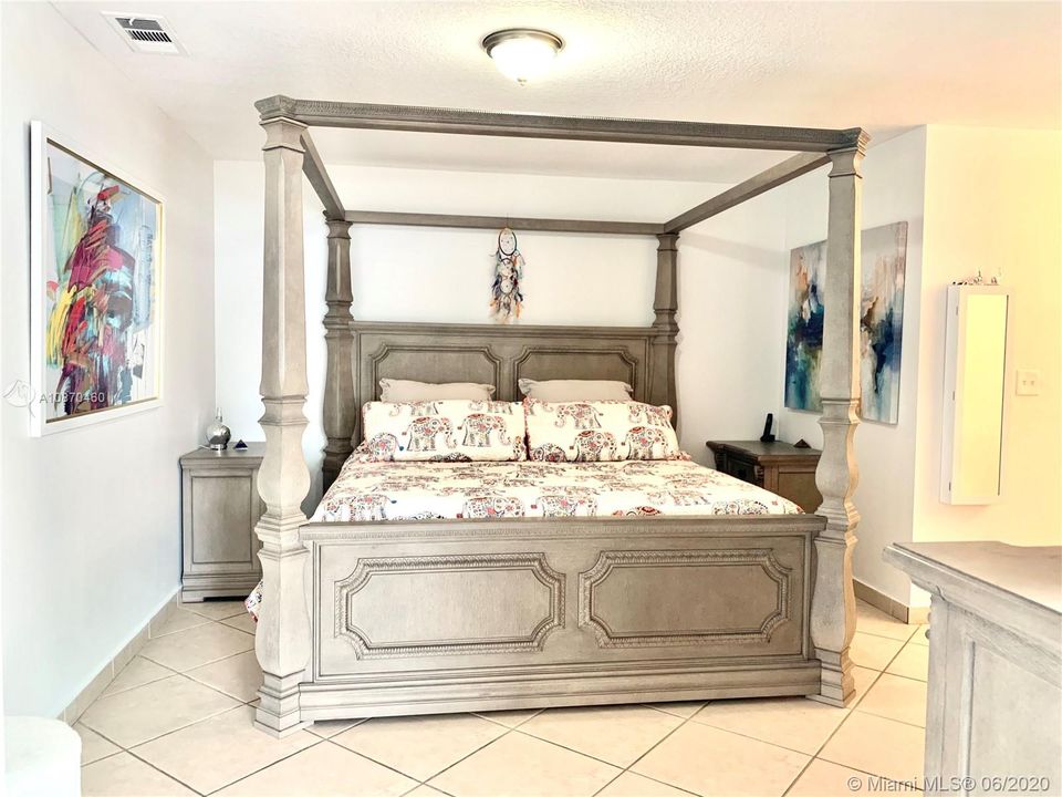 Recently Rented: $2,600 (4 beds, 2 baths, 1630 Square Feet)