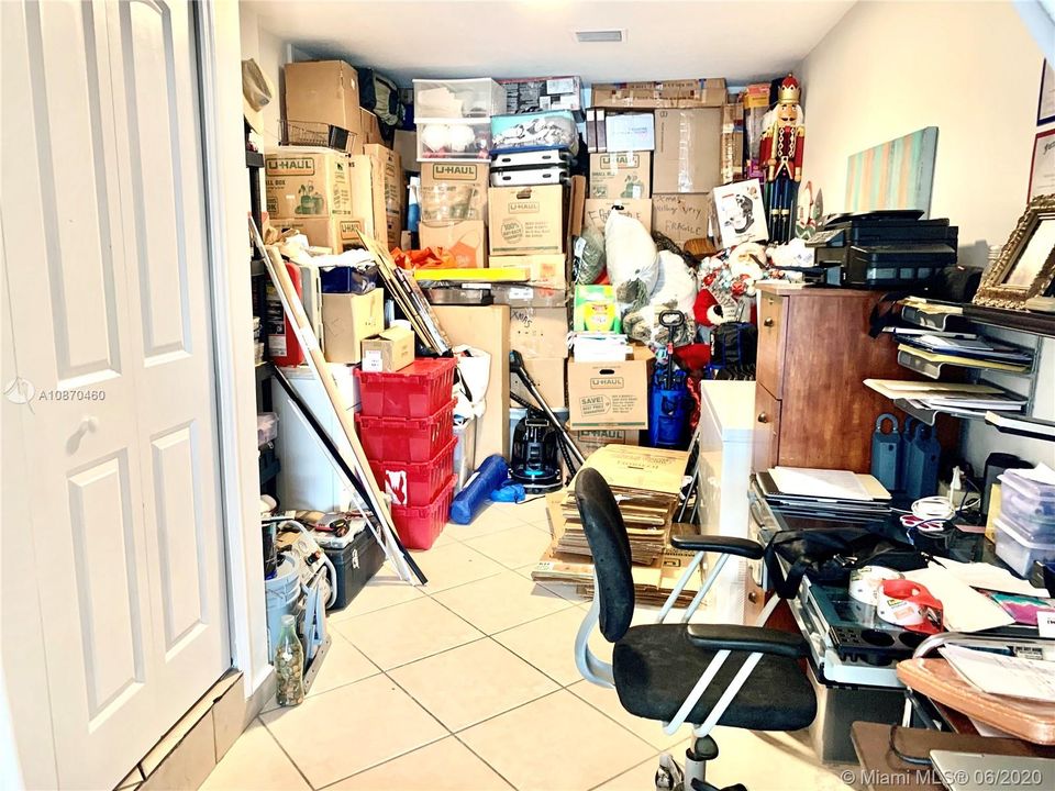 Recently Rented: $2,600 (4 beds, 2 baths, 1630 Square Feet)