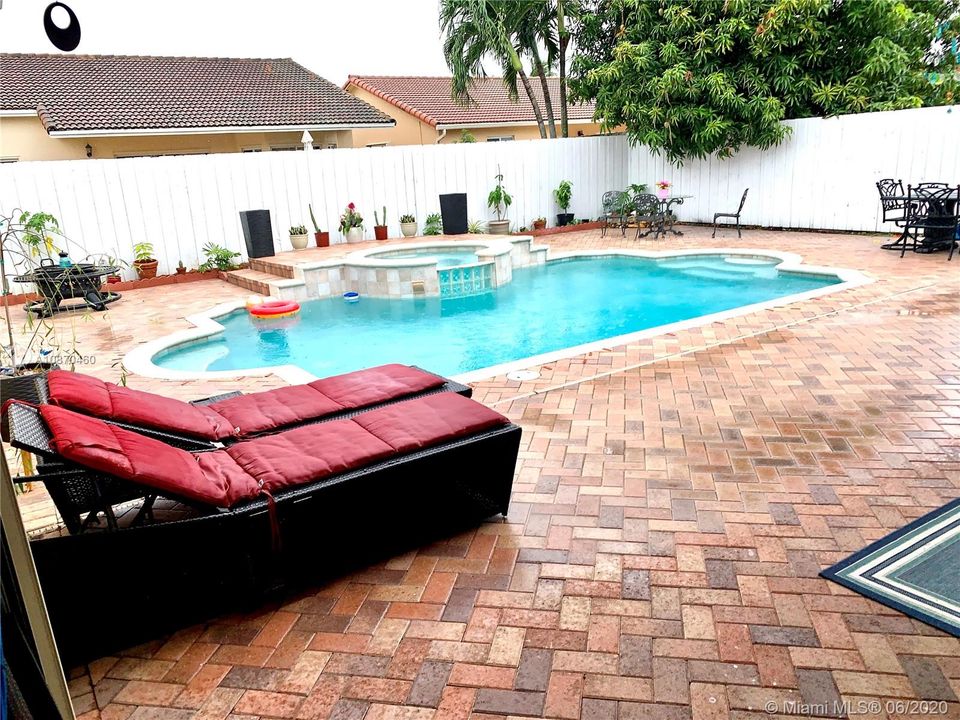 Recently Rented: $2,600 (4 beds, 2 baths, 1630 Square Feet)