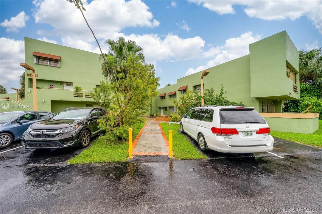 Recently Sold: $199,500 (2 beds, 2 baths, 1009 Square Feet)