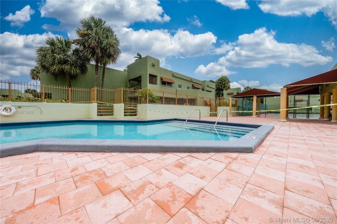 Recently Sold: $199,500 (2 beds, 2 baths, 1009 Square Feet)