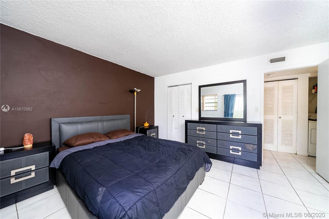 Recently Sold: $199,500 (2 beds, 2 baths, 1009 Square Feet)