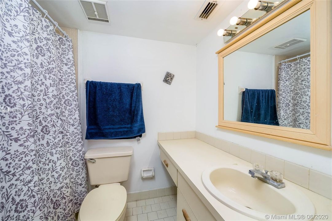 Recently Sold: $199,500 (2 beds, 2 baths, 1009 Square Feet)