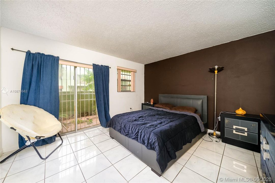 Recently Sold: $199,500 (2 beds, 2 baths, 1009 Square Feet)