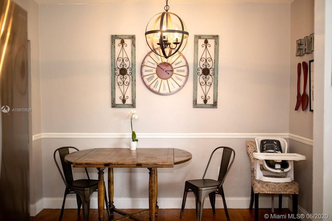 Vendido Recientemente: $489,000 (3 camas, 2 baños, 1296 Pies cuadrados)