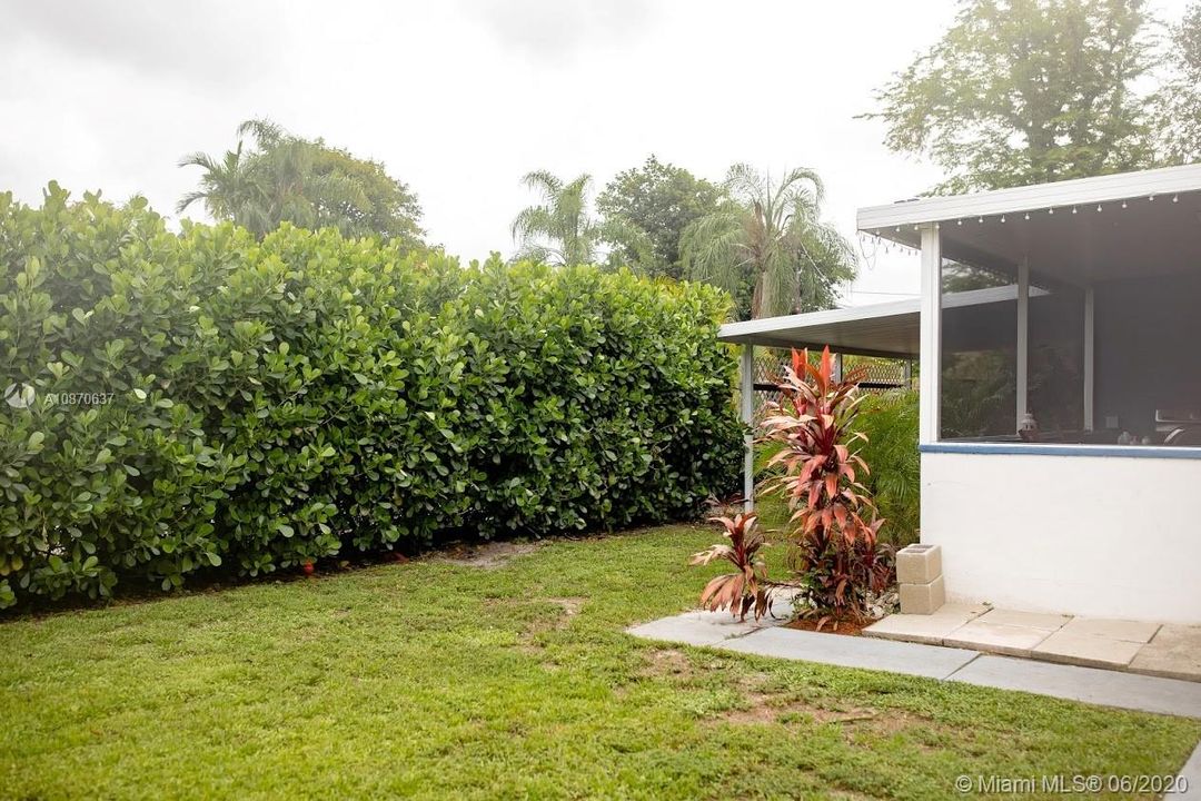 Vendido Recientemente: $489,000 (3 camas, 2 baños, 1296 Pies cuadrados)