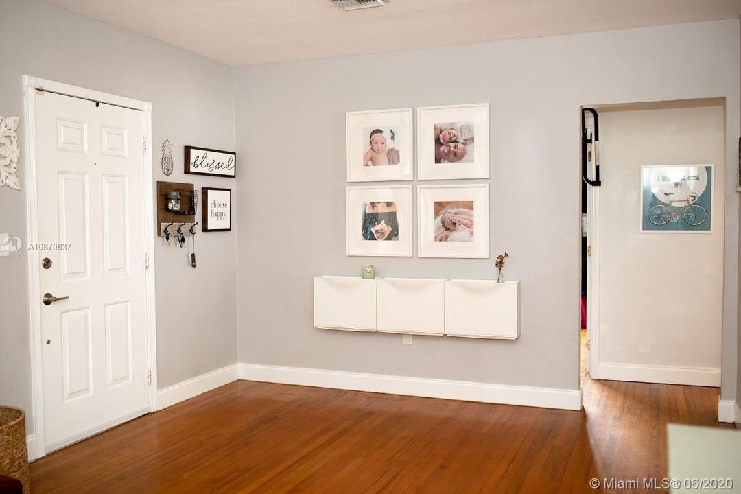 Vendido Recientemente: $489,000 (3 camas, 2 baños, 1296 Pies cuadrados)