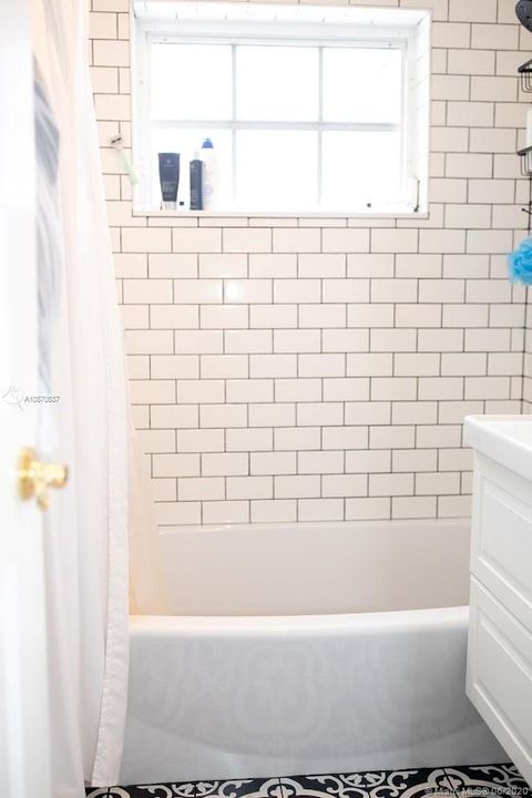 Vendido Recientemente: $489,000 (3 camas, 2 baños, 1296 Pies cuadrados)