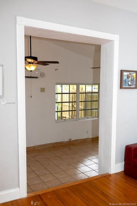 Vendido Recientemente: $489,000 (3 camas, 2 baños, 1296 Pies cuadrados)