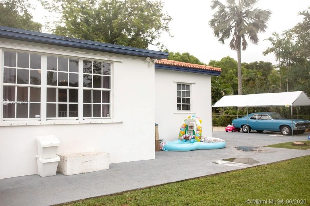 Vendido Recientemente: $489,000 (3 camas, 2 baños, 1296 Pies cuadrados)