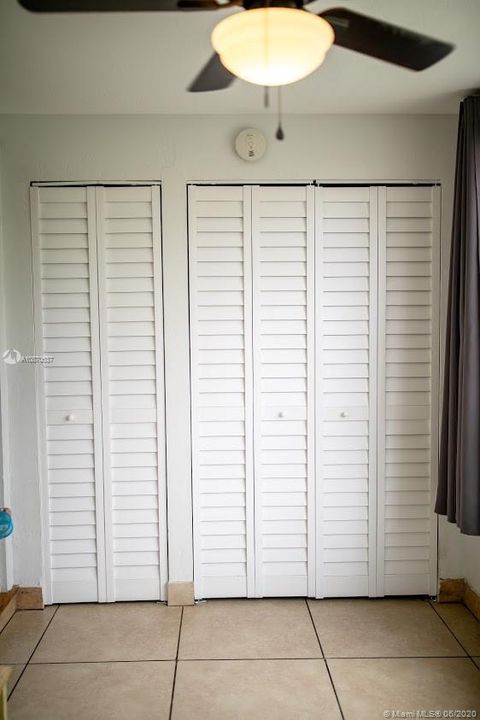 Vendido Recientemente: $489,000 (3 camas, 2 baños, 1296 Pies cuadrados)