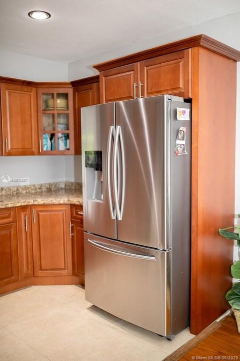Vendido Recientemente: $489,000 (3 camas, 2 baños, 1296 Pies cuadrados)