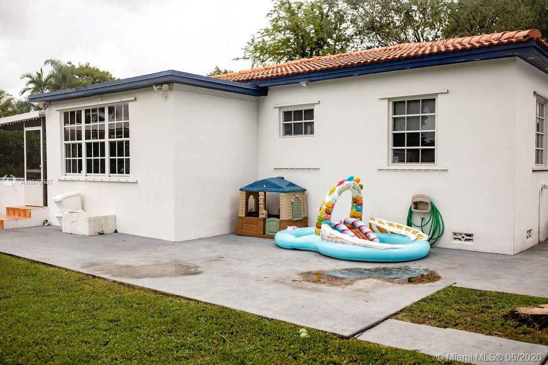 Vendido Recientemente: $489,000 (3 camas, 2 baños, 1296 Pies cuadrados)