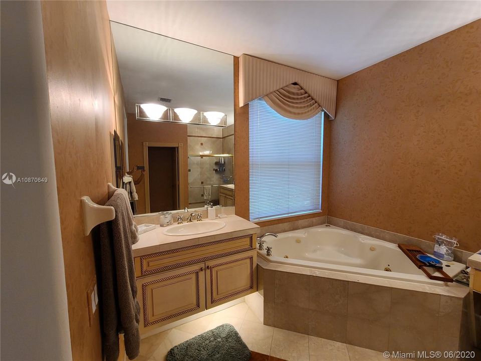 Recently Rented: $3,700 (4 beds, 2 baths, 3579 Square Feet)