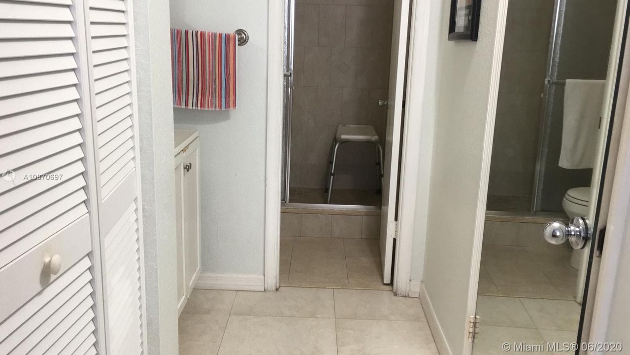 Vendido Recientemente: $150,000 (1 camas, 1 baños, 777 Pies cuadrados)