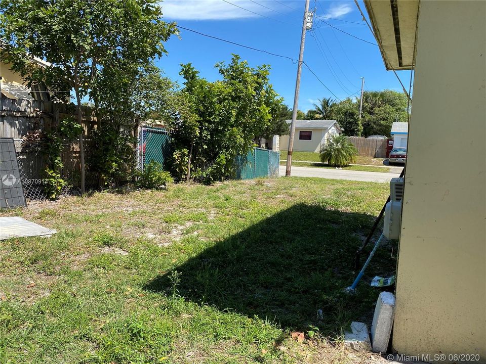 Recently Sold: $200,000 (3 beds, 2 baths, 1480 Square Feet)