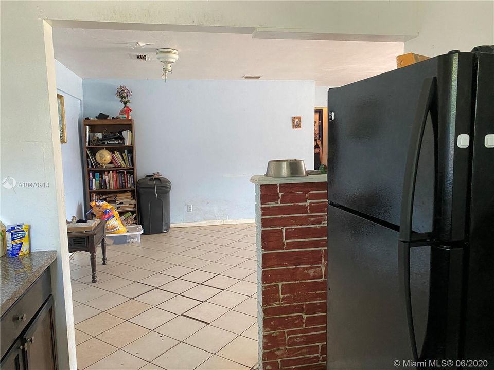 Recently Sold: $200,000 (3 beds, 2 baths, 1480 Square Feet)