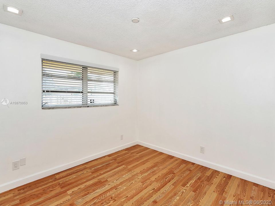 Recently Rented: $4,250 (4 beds, 3 baths, 2986 Square Feet)