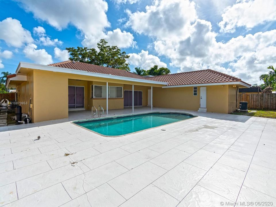 Recently Rented: $4,250 (4 beds, 3 baths, 2986 Square Feet)