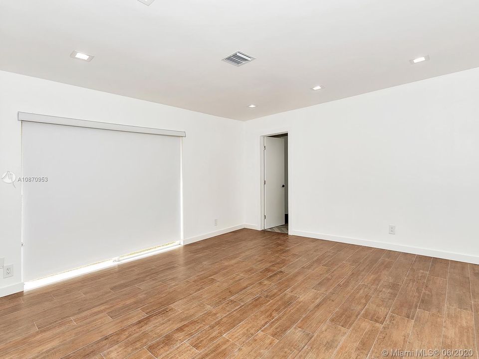 Recently Rented: $4,250 (4 beds, 3 baths, 2986 Square Feet)