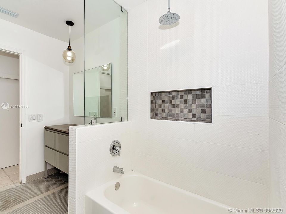 Recently Rented: $4,250 (4 beds, 3 baths, 2986 Square Feet)