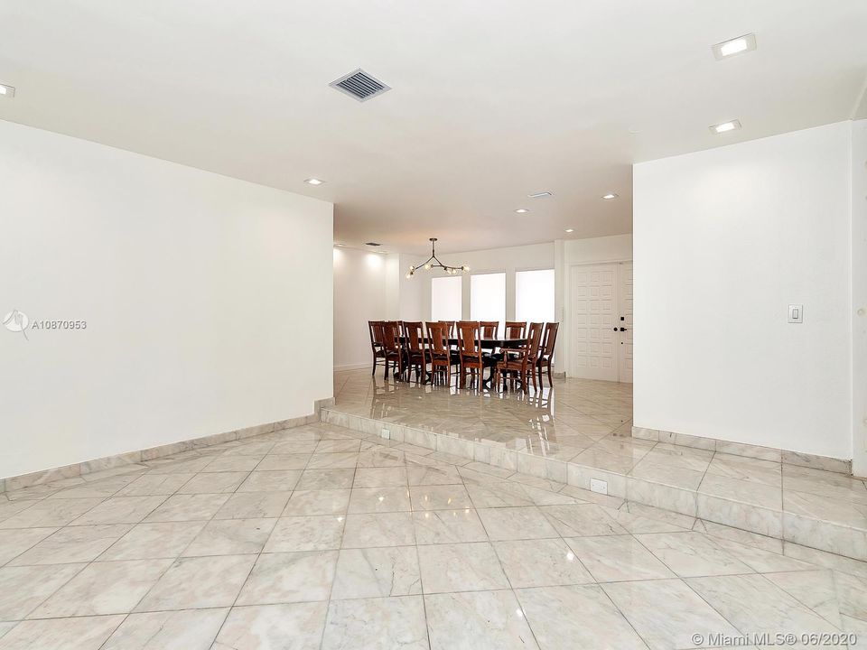 Recently Rented: $4,250 (4 beds, 3 baths, 2986 Square Feet)