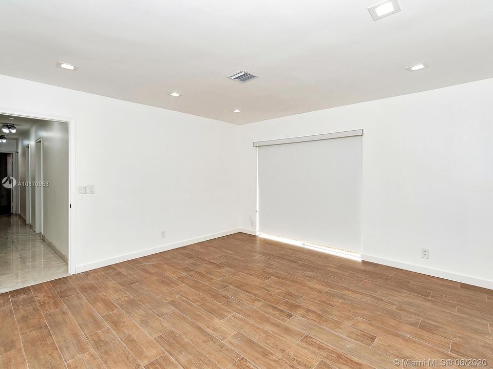 Recently Rented: $4,250 (4 beds, 3 baths, 2986 Square Feet)