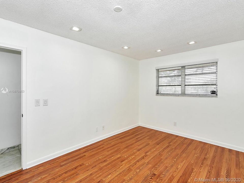 Recently Rented: $4,250 (4 beds, 3 baths, 2986 Square Feet)
