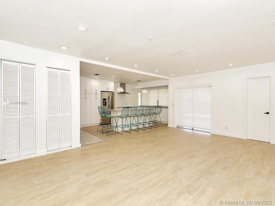 Recently Rented: $4,250 (4 beds, 3 baths, 2986 Square Feet)