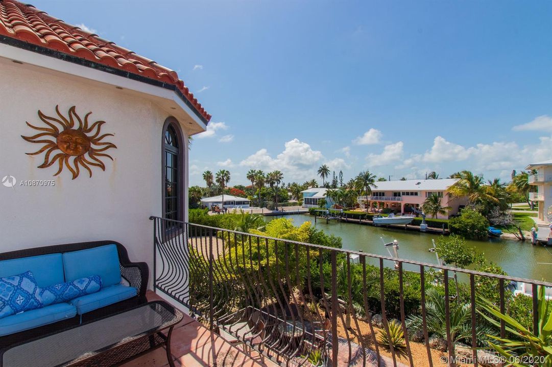 Recently Sold: $1,795,000 (4 beds, 3 baths, 4262 Square Feet)