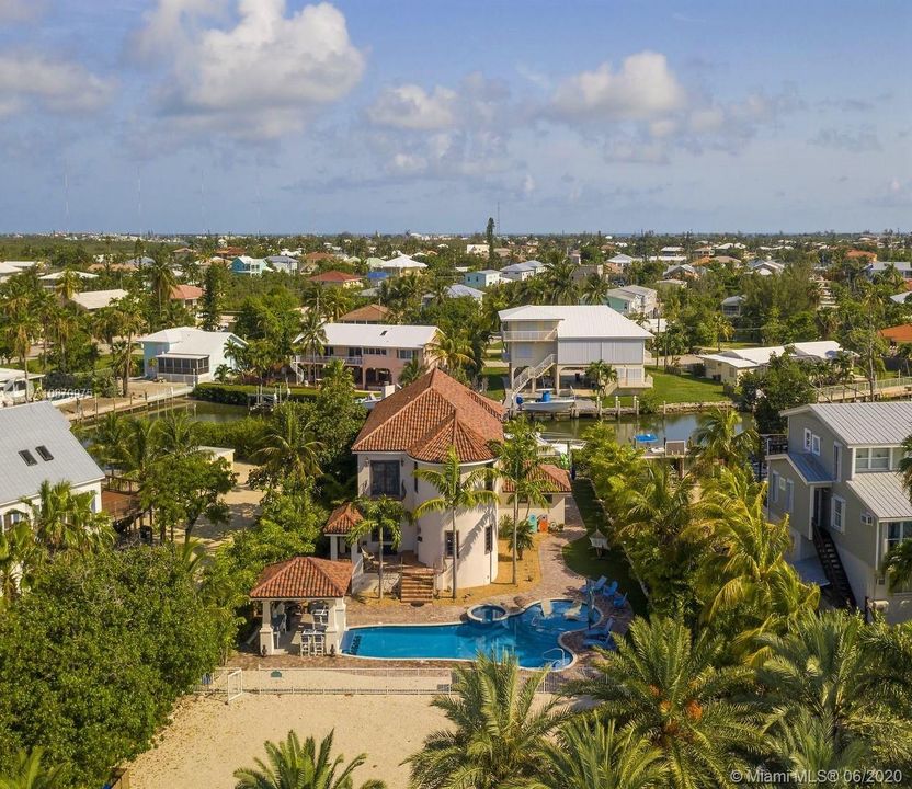 Recently Sold: $1,795,000 (4 beds, 3 baths, 4262 Square Feet)
