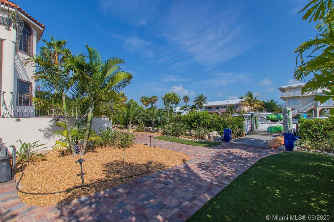 Recently Sold: $1,795,000 (4 beds, 3 baths, 4262 Square Feet)