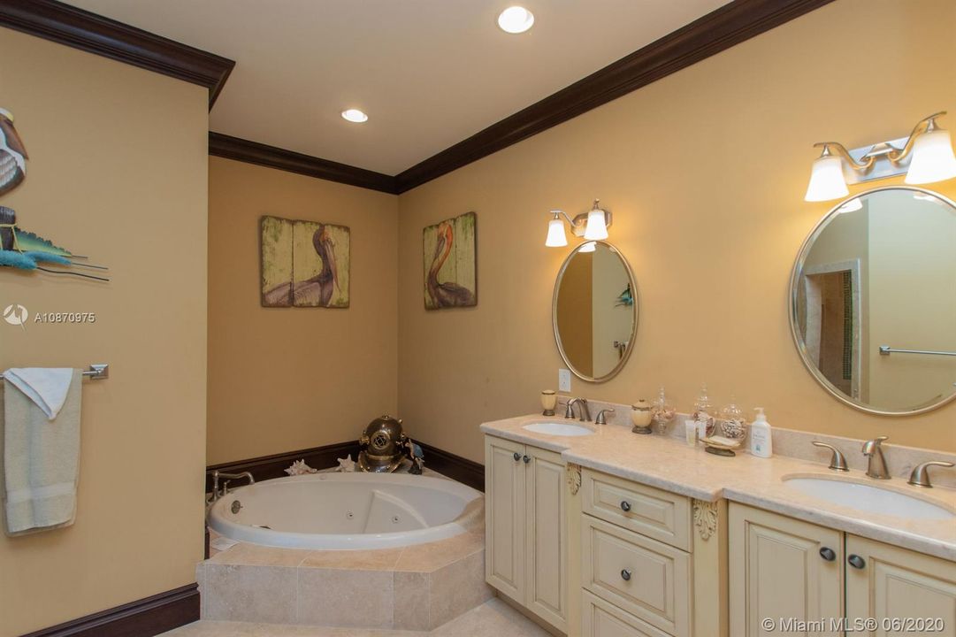 Recently Sold: $1,795,000 (4 beds, 3 baths, 4262 Square Feet)