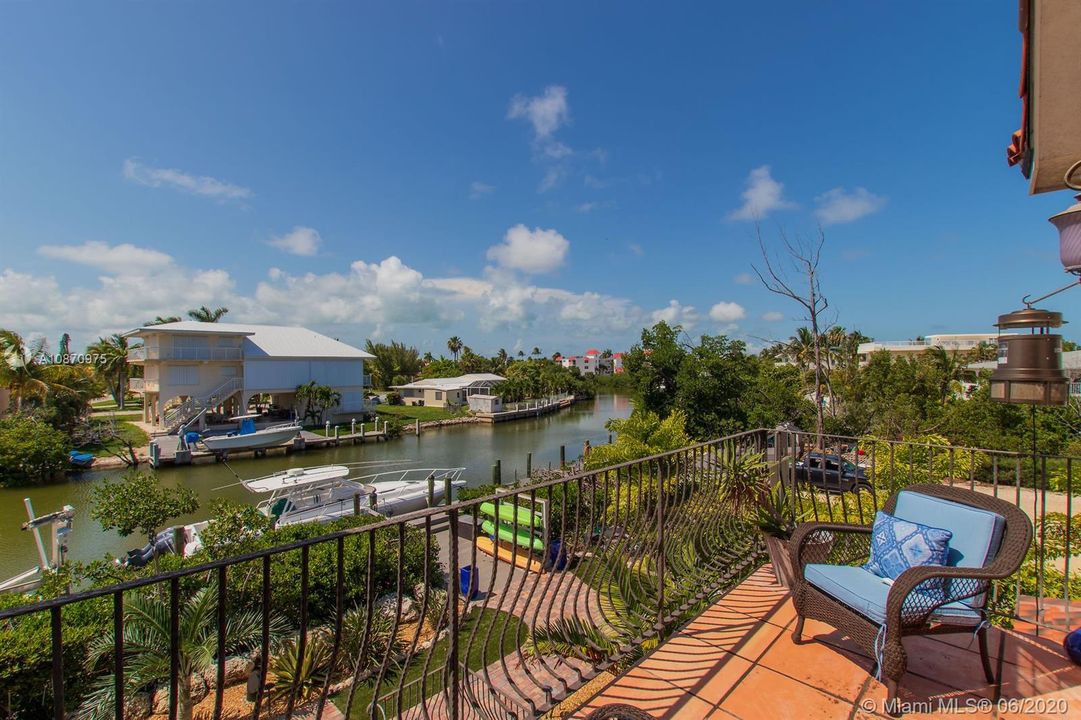 Recently Sold: $1,795,000 (4 beds, 3 baths, 4262 Square Feet)