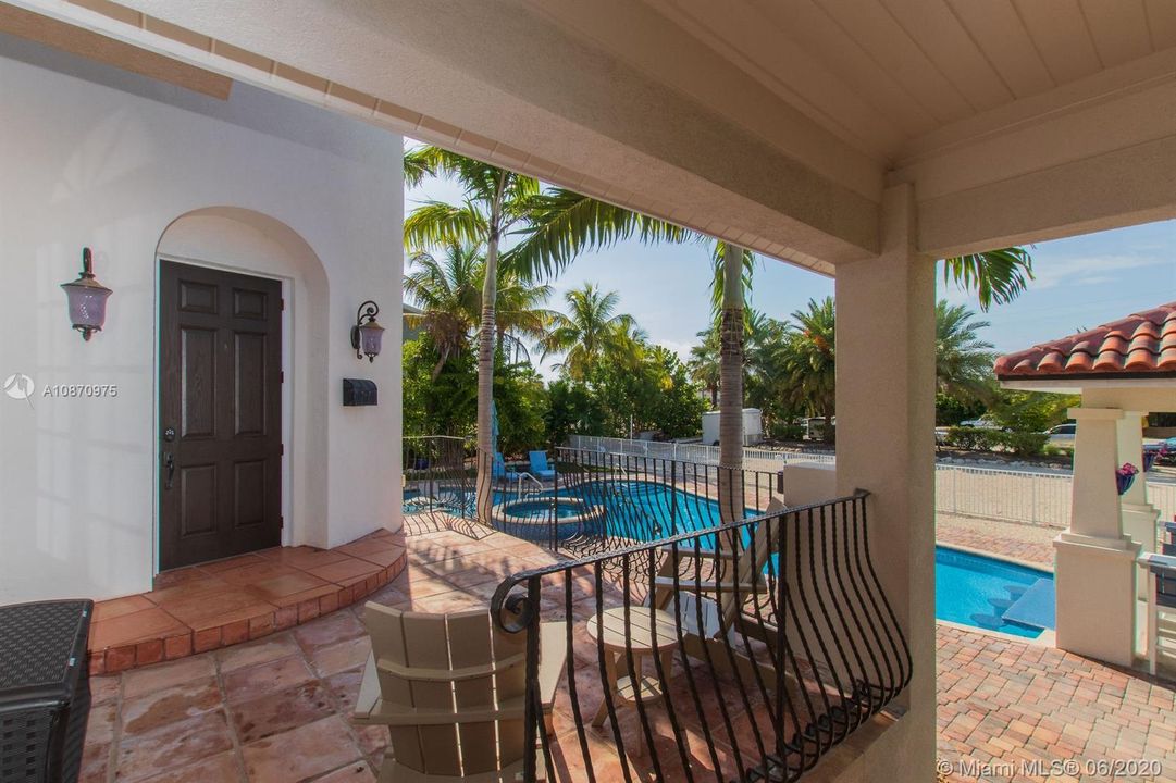 Recently Sold: $1,795,000 (4 beds, 3 baths, 4262 Square Feet)