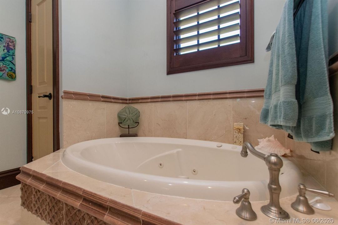 Recently Sold: $1,795,000 (4 beds, 3 baths, 4262 Square Feet)