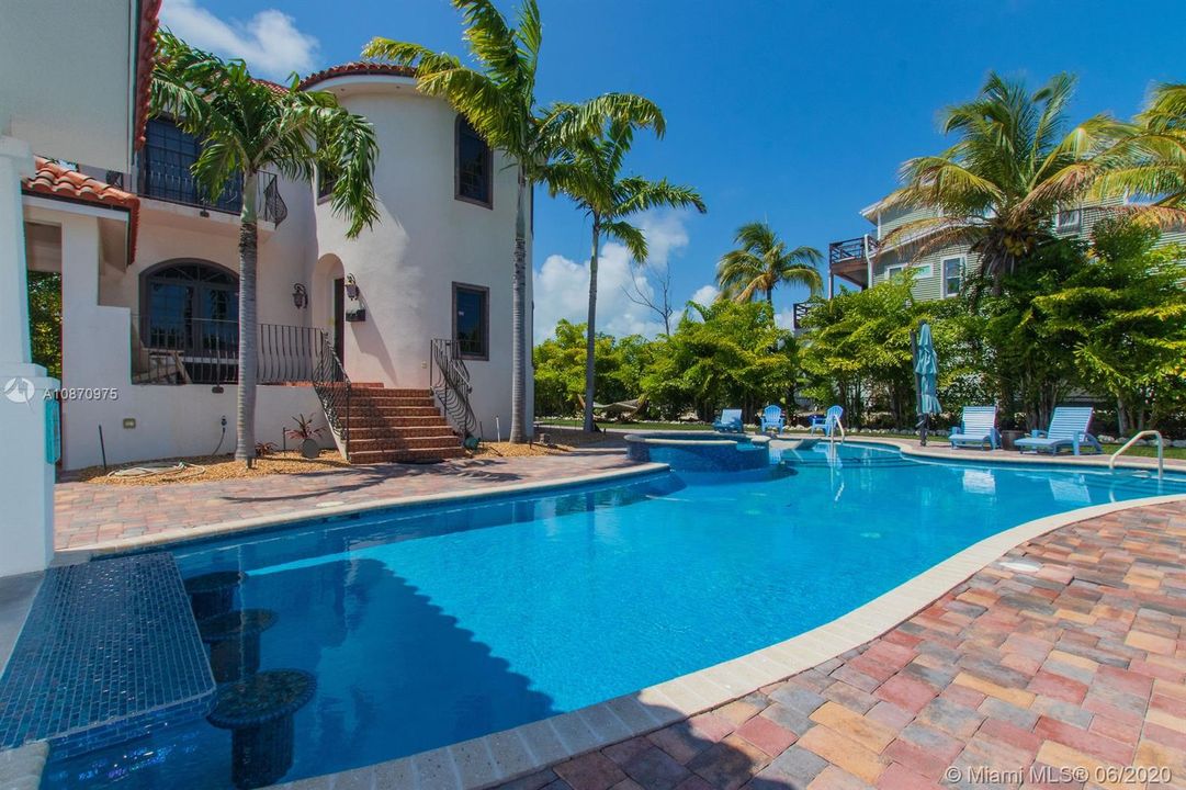 Recently Sold: $1,795,000 (4 beds, 3 baths, 4262 Square Feet)