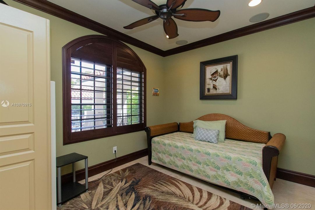 Recently Sold: $1,795,000 (4 beds, 3 baths, 4262 Square Feet)