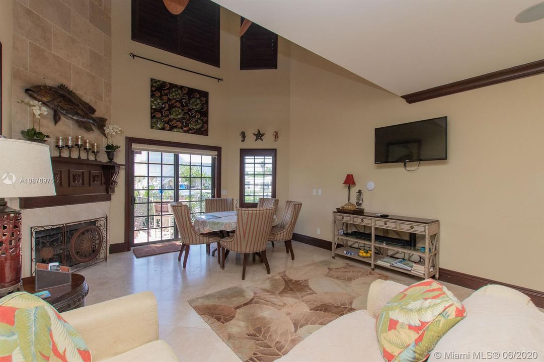 Recently Sold: $1,795,000 (4 beds, 3 baths, 4262 Square Feet)