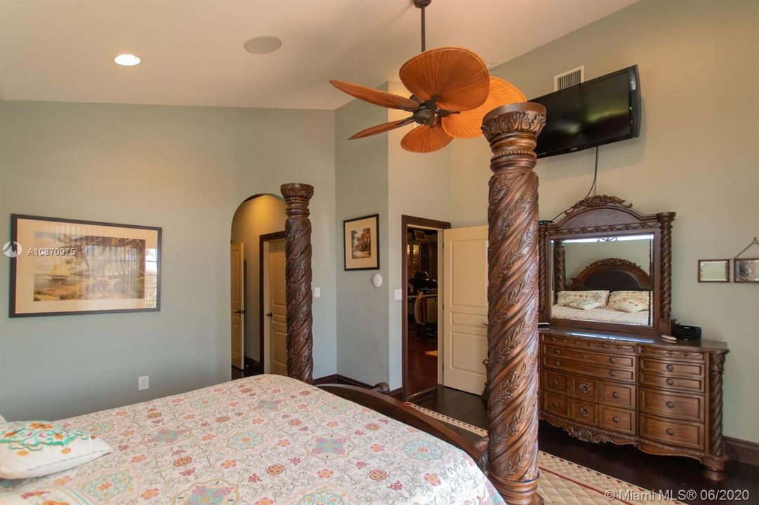 Recently Sold: $1,795,000 (4 beds, 3 baths, 4262 Square Feet)