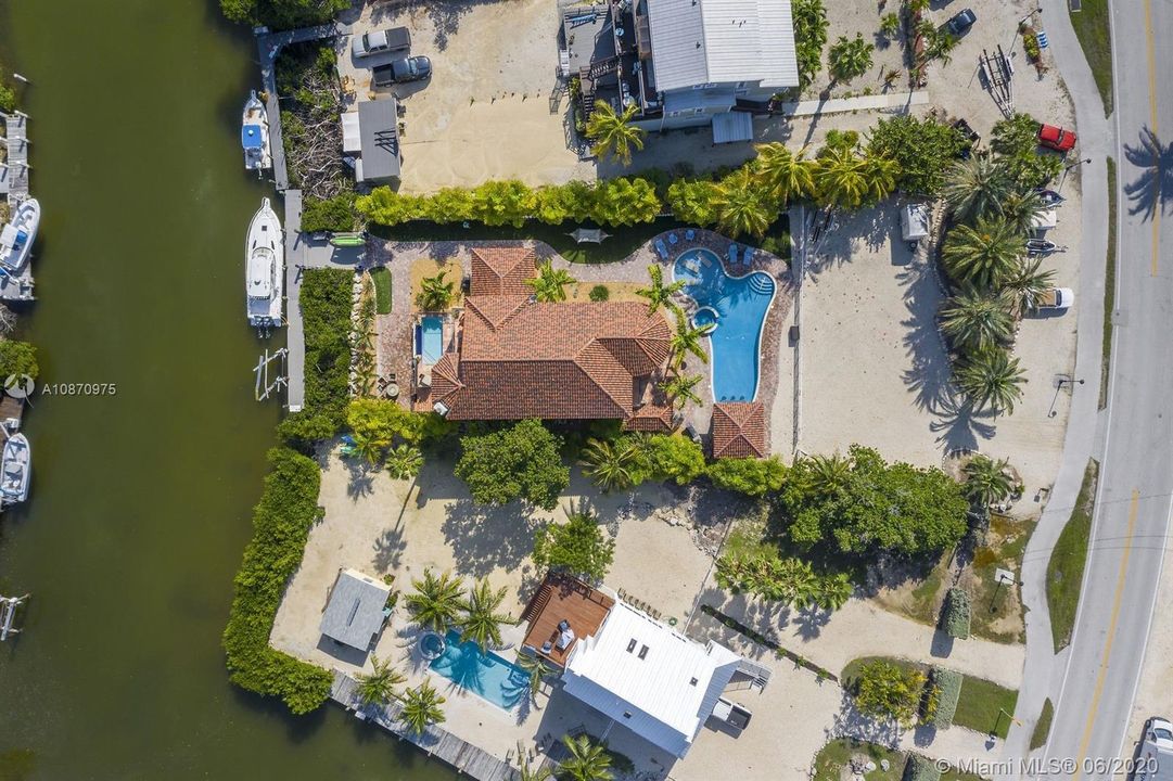 Recently Sold: $1,795,000 (4 beds, 3 baths, 4262 Square Feet)