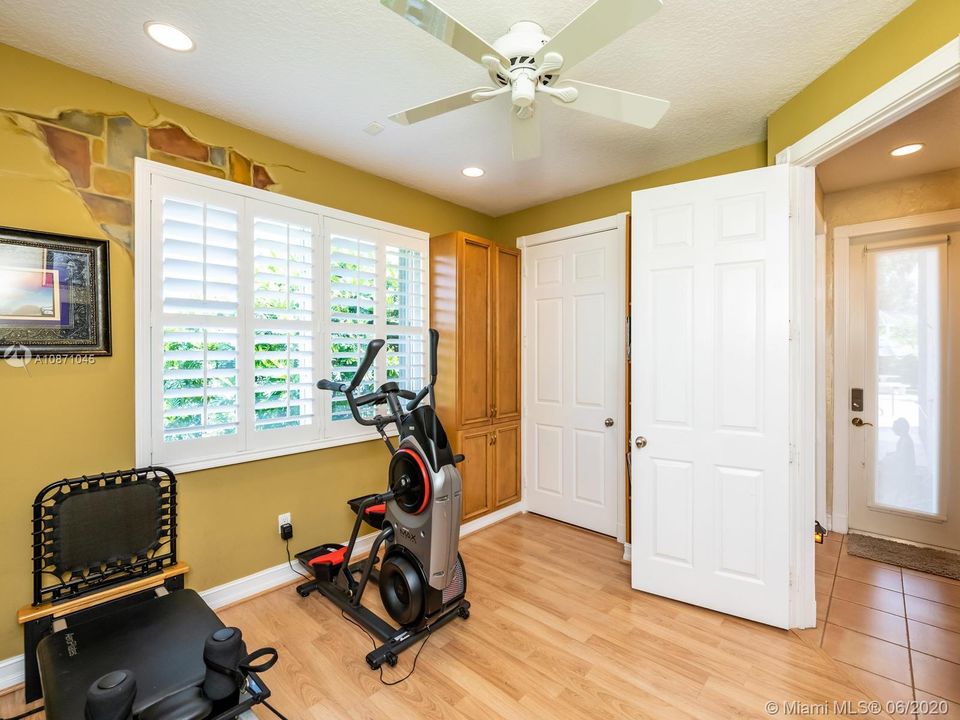 Recently Sold: $819,990 (5 beds, 3 baths, 3684 Square Feet)