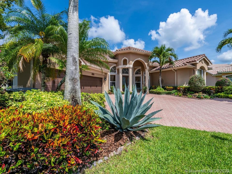 Recently Sold: $819,990 (5 beds, 3 baths, 3684 Square Feet)