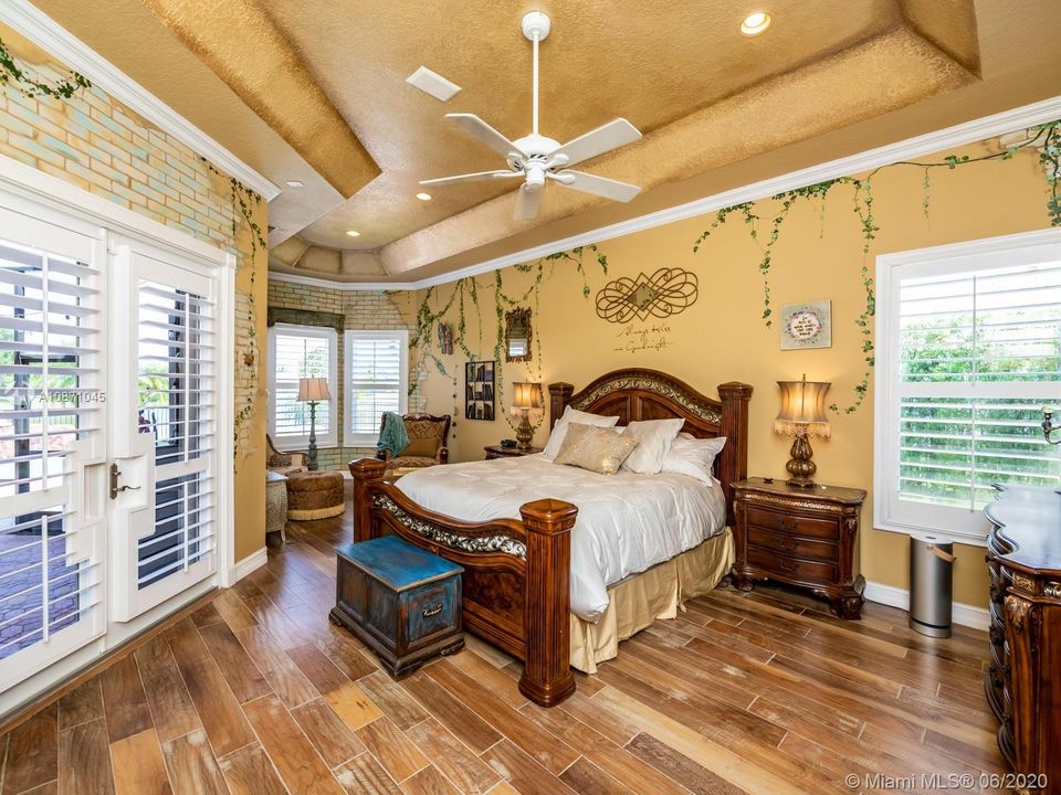 Recently Sold: $819,990 (5 beds, 3 baths, 3684 Square Feet)